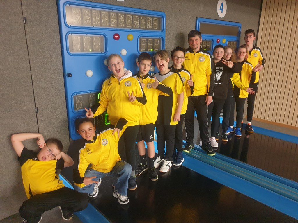 Jugend: gemütliche Jahresabschlussfeier 2023 auf der&nbsp;Kegelbahn